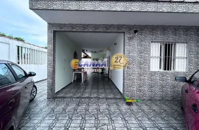 Casa com quintal amplo e 4 vagas de garagem em mongaguá!