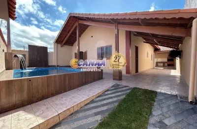 Linda casa a venda em mongaguá, lote inteiro, com piscina!