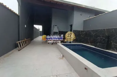 Casa à venda em itanhaém/sp - com piscina e espaço gourmet!