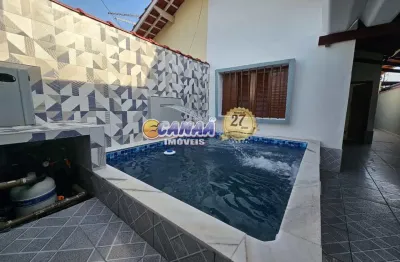Casa na praia de itanhaém 2 dormitórios com piscina e churrasqueira