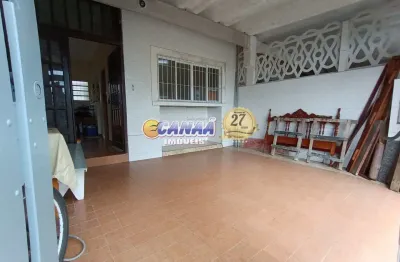 Casa na praia de mongaguá, apenas 400 metros do mar - aceita financiamento