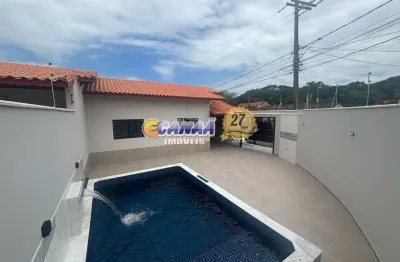 Belíssima casa à venda em itanhaém - com piscina e lado praia!