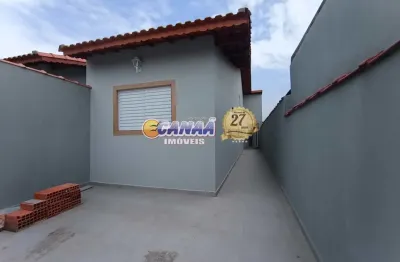 Casa à nova venda com 3 dormitórios e piscina em mongaguá/sp!