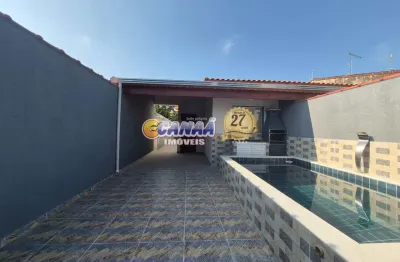 Casa nova à venda em itanhaém!  com piscina  acabamento moderno!