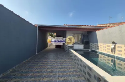 Casa nova à venda em itanhaém!  com piscina  acabamento moderno!