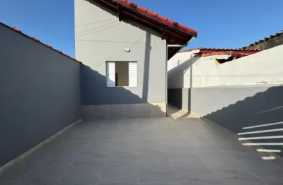 Casa nova, com excelente distribuição e localização privilegiada, ideal para quem busca conforto e praticidade no dia a dia.