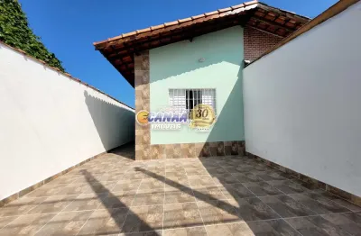 Casa à venda com 2 quartos e piscina em mongaguá – litoral sul de sp
