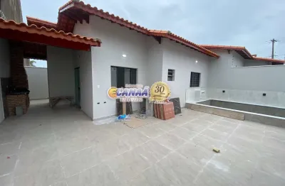Casa nova lado praia 2 dormitórios com linda piscina e churrasqueira