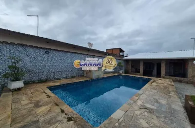 Casa com amplo quintal, Piscina e Área Gourmet - A pocuos minutos do MAR