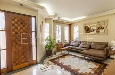 Casa à venda de 142 m² com piscina e 2 vagas na mooca