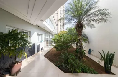 Casa assobradada de 550 m² para locação e venda - segurança, conforto e lazer completo!