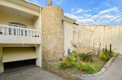 Casa assobradada com piscina/churrasqueira!! 450 m²
