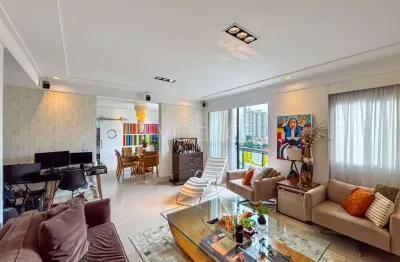 Apartamento duplex 130 m²; mobiliado com 3 dormitórios (uma suíte), 4 vagas de garagem.