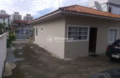 Casa com 3 quartos à venda na Rua Manoel Marques Júnior, Serraria, São José