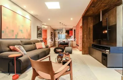 Belíssimo apartamento garden com 2 suítes, junto a beira mar norte. 2 vagas.