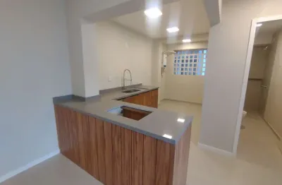 Apartamento totalmente reformado, incluindo parte elétrica quanto a hidráulica.