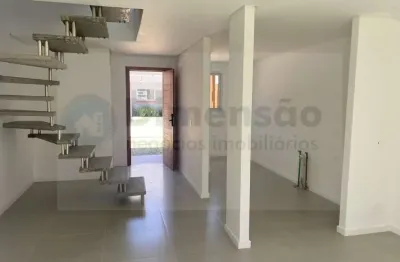Casa de 3 quartos em condomínio fechado a 250m da praia