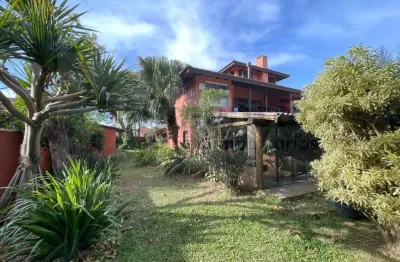 Casa de alto padrão à beira da lagoa da conceição - florianópolis/sc