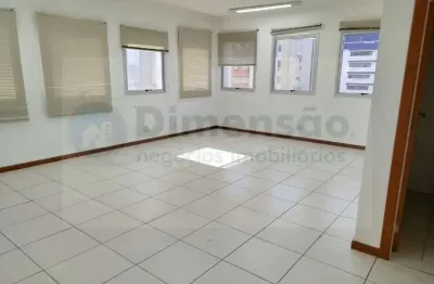 Sala comercial ampla com 2 vagas de garagem no centro de florianópolis
