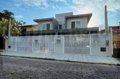 Casa com 3 suítes no bairro córrego grande - florianópolis