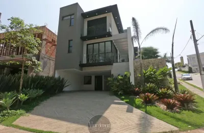 Casa nova com 4 suites e piscina no mosaico da serra