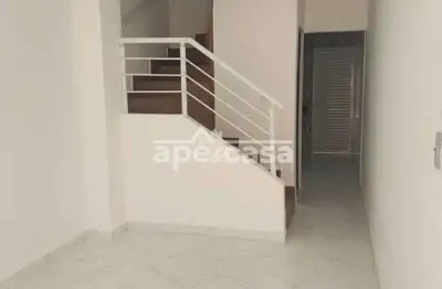 Sobrado de condomínio com 2 quartos, maracanã - praia grande