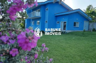 Chácara no residencial terras de itaici com 3 suítes quintal amplo.