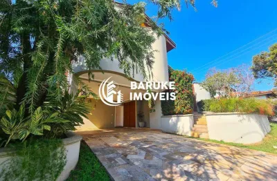 Sobrado espaçoso e com amplo quintal, no residencial village terras indaiá.