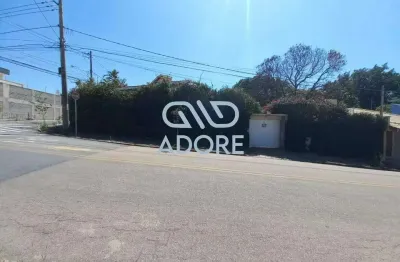 Linda casa de esquina à venda com rua principal que liga ao centro de Salto/SP Casa localizada em bairro Nobre da Cidade!