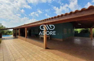 Chácara à venda no Bairro Cruzeiro em Elias Fausto/SP. Esse imóvel possui: 4 Dormitórios, sendo 02 suítes Sala de estar integrada a sala de jantar