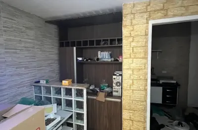 Casa 40m2 - aceita depósito caução - bem localizada