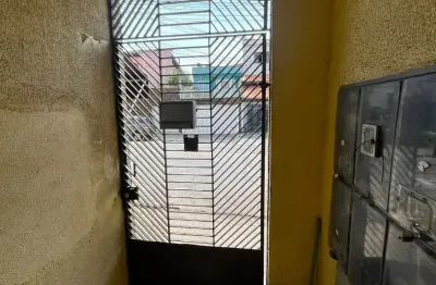 Casa com 2 quartos para alugar na Avenida Alziro Zarur, 754, Parque Savoy City, São Paulo