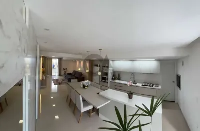 Cobertura 4 Suítes com Jacuzzi – 257m² | 3 Vagas | Praia de Fora – Palhoça/SC