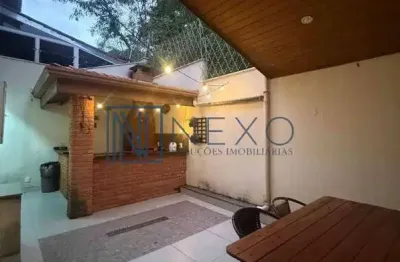 Sobrado em Condomínio Fechado com 3 Dormitórios e Área Gourmet