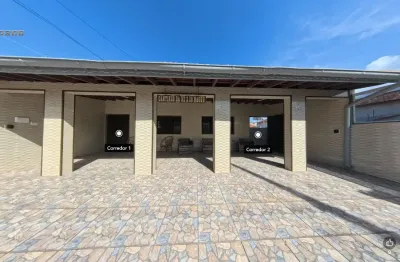 Casa de alto padrão com piscina no solemar – porteira fechada