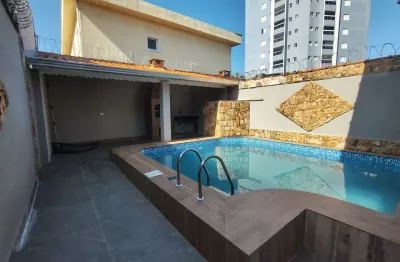 Casa moderna com piscina no caiçara – conforto, estilo e lazer completo!