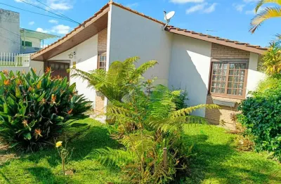 Casa espaçosa com terreno amplo e edícula em pinhais - conforto e versatilidade