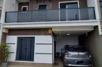 Triplex exclusivo e aconchegante no capão da imbuia
