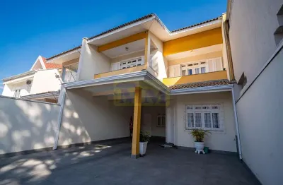 Sobrado com ático à venda – amplo, confortável e pronto para morar!