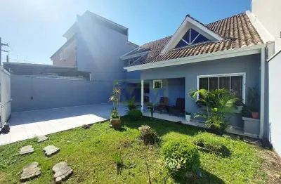 Casa em frente ao bosque municipal com 4 quartos (2 suítes, sendo 1 delas no tér