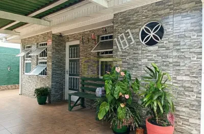 Casa à venda em pinhais com terreno amplo – excelente localização!