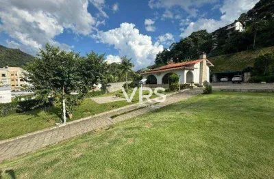 Linda casa fora de condomínio com excelente terreno