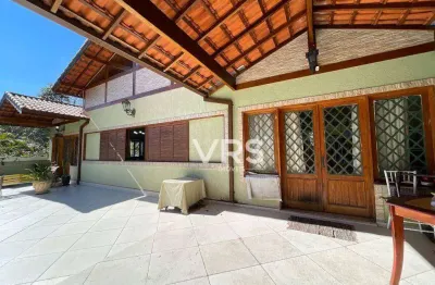 Casa com 3 dormitórios à venda, 226 m² por r$ 1.290.000,00 - golfe - teresópolis/rj