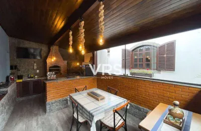 Casa com 3 quartos, sendo uma suíte, área gourmet e outra linda área independente, destinada para hospedes ou para  airbnb.