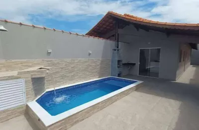 Vera Cruz casa com piscina 2 quartos churrasqueira 6050 metros da praia, 67 m² por R$ 420.000 - Mongaguá/SP