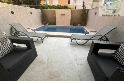 Casa em condomínio 3 dorm sendo 1 suite, piscina privativa, vagas em subsolo na própria casa