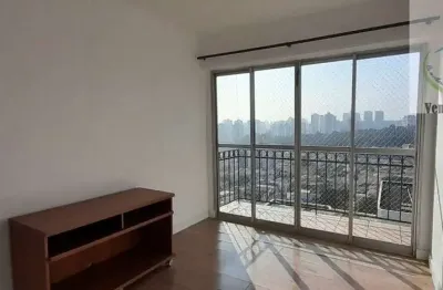 Apto com 2 dormitórios sendo um com armários  reformado andar alto ,próximo a mercado ,hospitais,loc