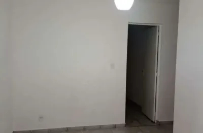 Apartamento de 2 dormitórios ,1 banheiro,cozinha . fica no térreo é cdhu tem uma divida pequena . pr