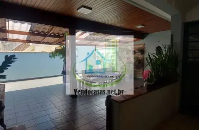 Casa terre com 3 dormitórios sendo uma suite semi mobiliada ,sala para 2 ambientes ,cozinha grande c