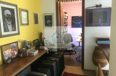 Casa c /4 suítes amplas, 2 com closet, conjugada c sala intima